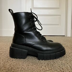 Madden Girl Black Combat Boot Size 7